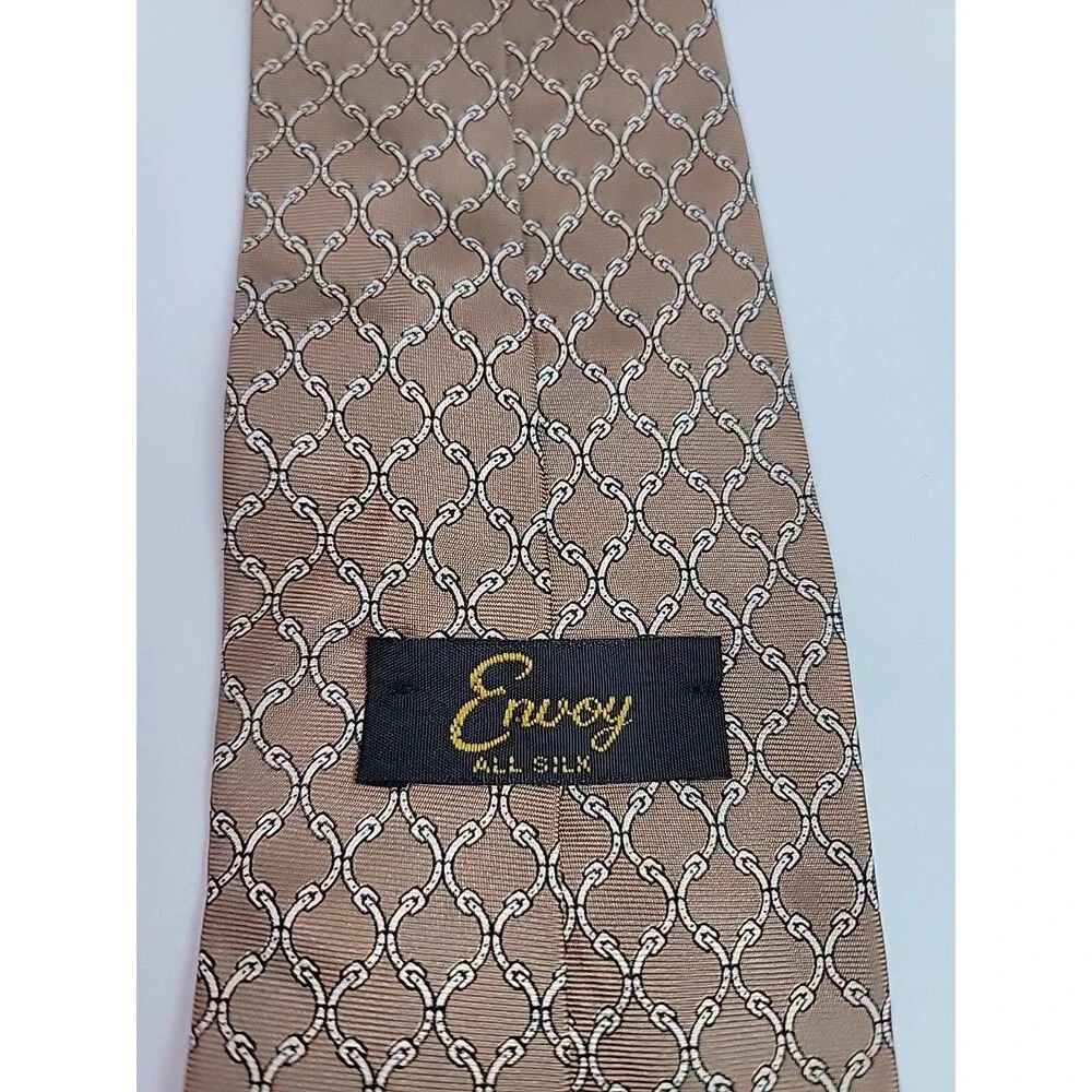 Envoy All Silk Necktie Tan Beige Chain Link Geometric Pattern Mens Tie